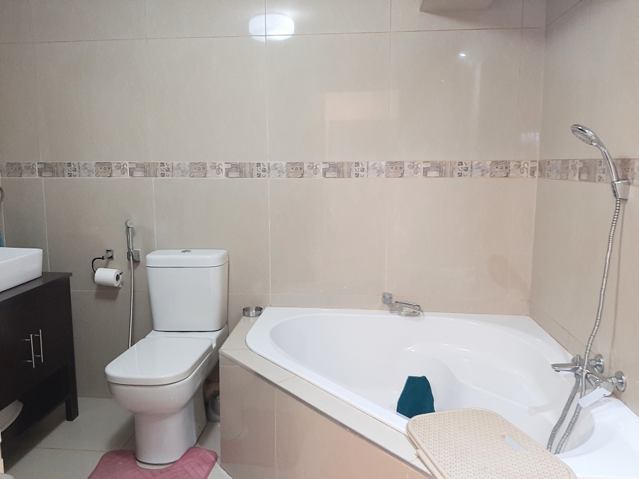 6 Bedroom Property for Sale in Kosmos North West